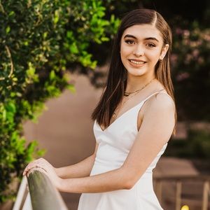 Meet your Posher, Mireya